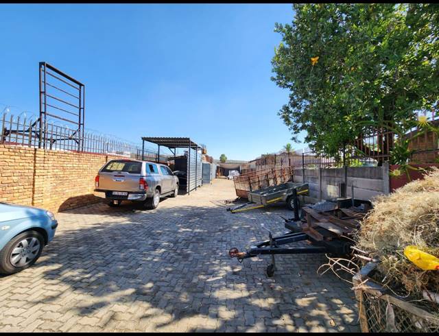 800M² WAREHOUSE FOR SALE IN EAST LYNNE